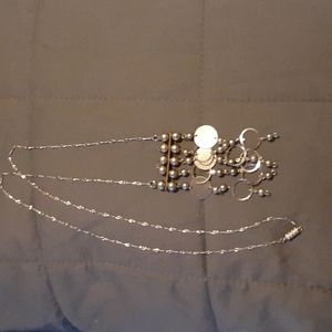 Silver Plated & Gray Pearl Necklace. 32" chain. (L8 268 B2)